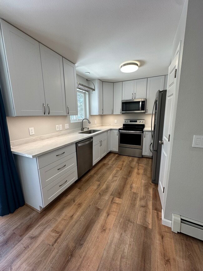 Building Photo - 1055 E Klatt Rd Unit 4