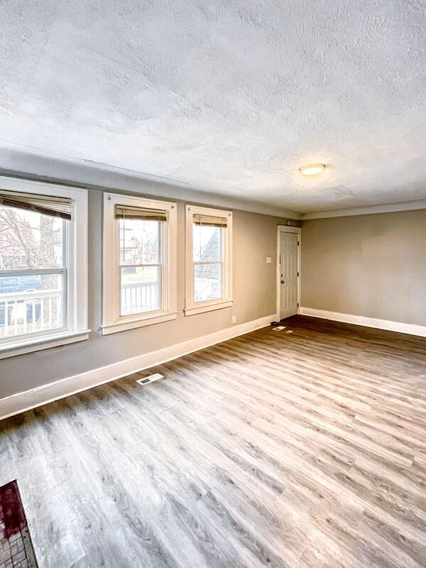 Photo - 5511 Somerset Ave