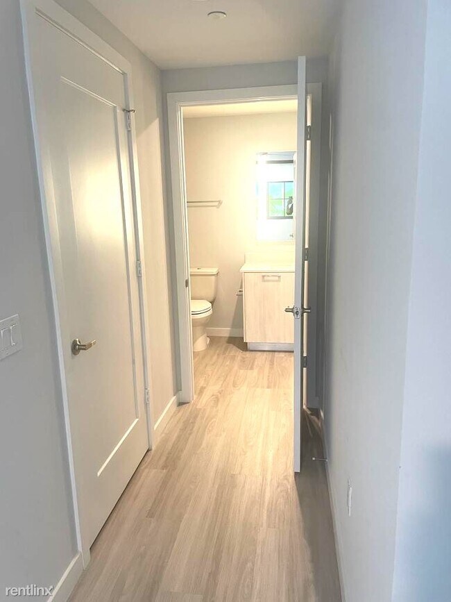 Photo - 2 br, 2 bath Condo - 3990 W University Dr ...