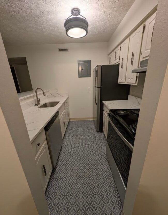 Building Photo - 727 W Main St Unit B Rental