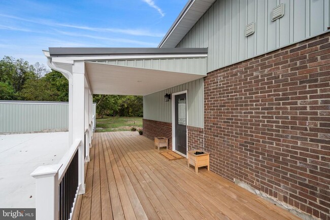 Building Photo - 30 April Ln