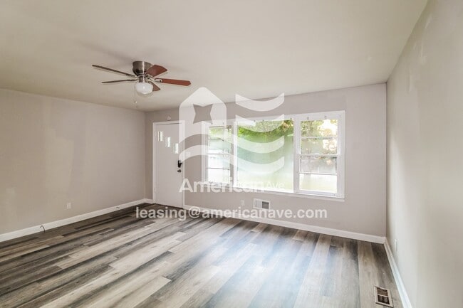 Photo - 215 Knodishall Dr