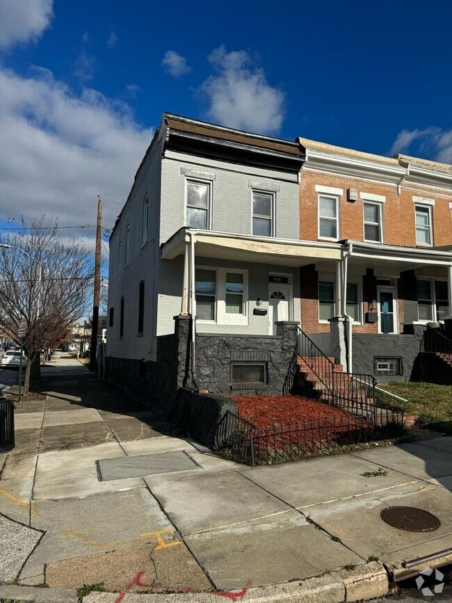 Building Photo - Recently Renovated Three Bed One Bath Read... Rental