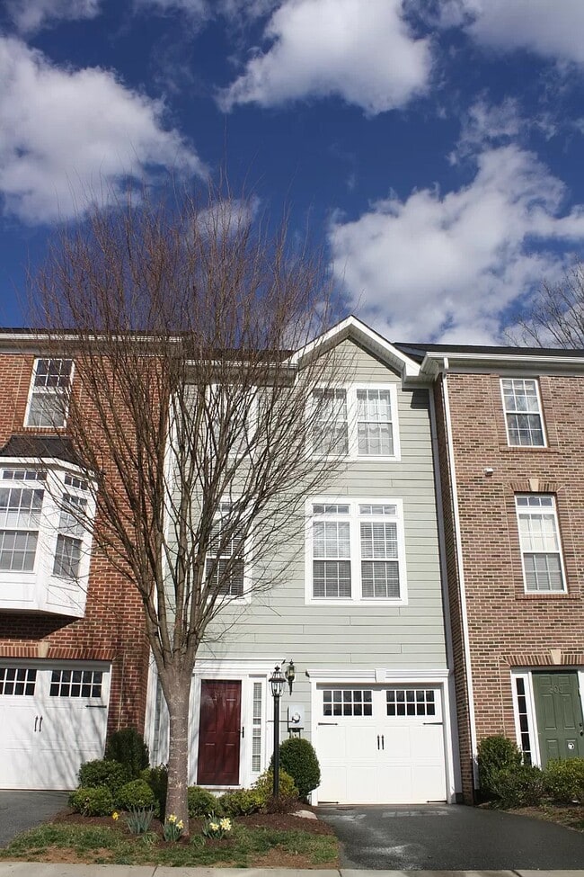 Cherry Hill - 811 Rainier Rd