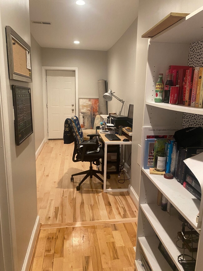 Photo - 1618 Isherwood St NE Unidad 1