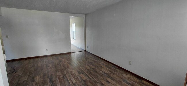 Building Photo - 2585-2587 Four Seasons Dr Unit 2585