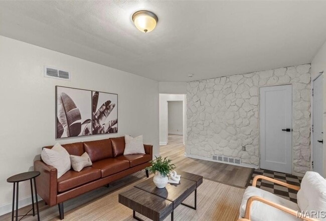 Photo - 9848 Lorna Ln