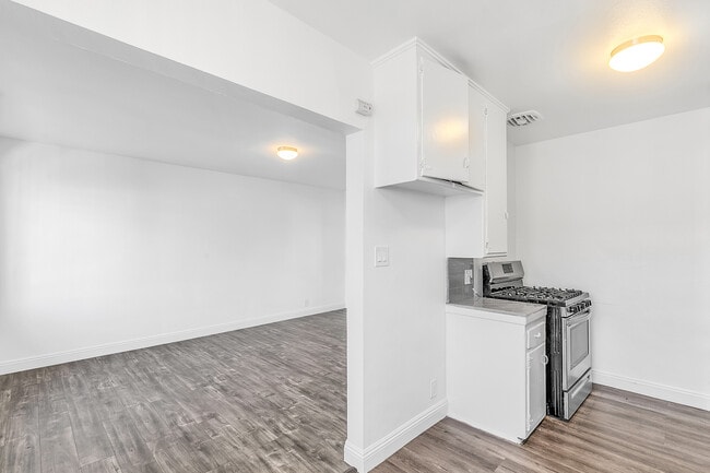 Photo - 1805 W 80th St