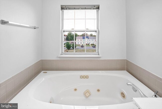 Photo - 5015 Leasdale Rd