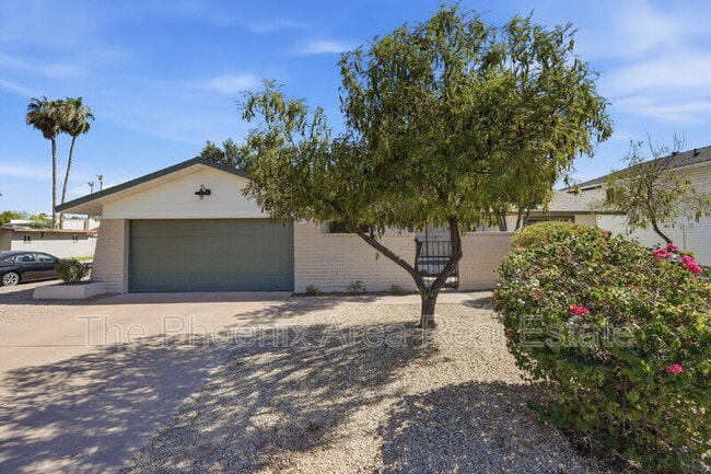 Photo - 447 E Carson Dr