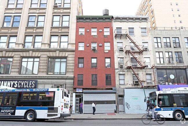 Photo - 544 Avenue of the Americas