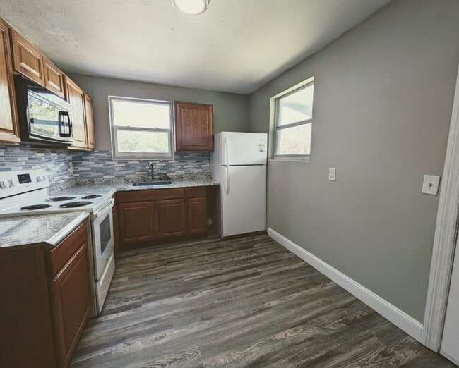 Photo - "Cozy 2-Bedroom, 1-Bath Haven Near Brentwood Park" Unit 3