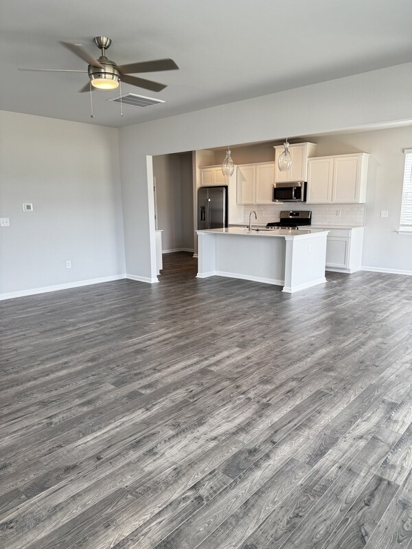 Photo - 142 Gervais Cir