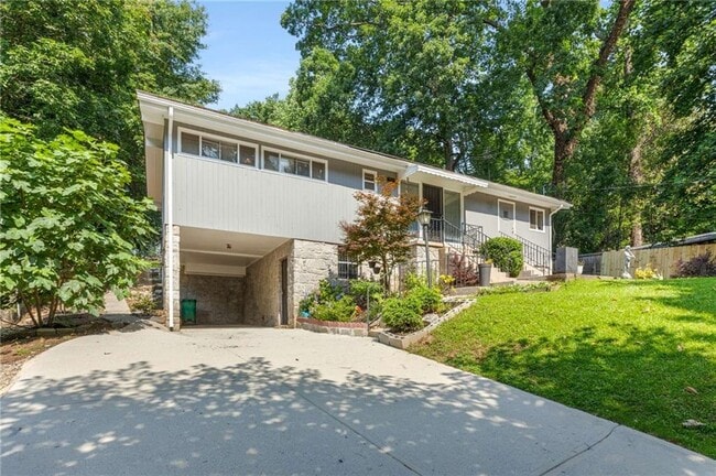 Building Photo - 2132 Fairway Cir NE Rental
