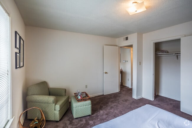 2 BR, 1 BA - 809 SF - 1st Bedroom