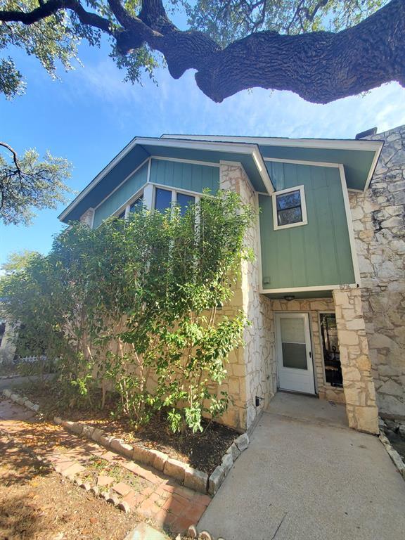 8716 Clearbrook Trail