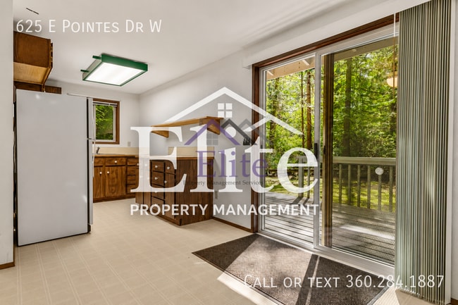 Photo - 625 E Pointes Dr W