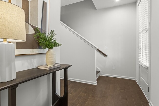 Photo - 718 Needletail Way