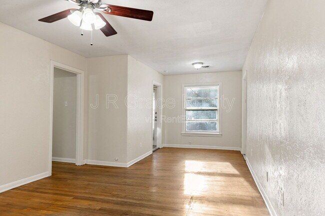 Photo - 2004 N 39th St