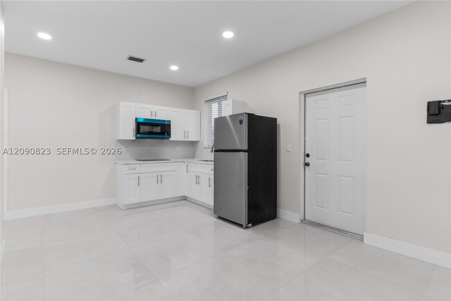 559 NW 2nd St Unit B