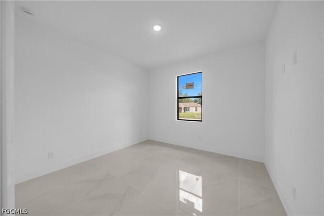 Photo - 2509 50th St W