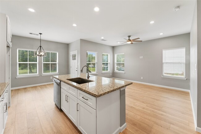Photo - 5125 Jezebel St