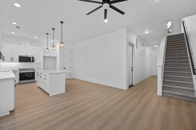 Photo - 208 Bogey Ln