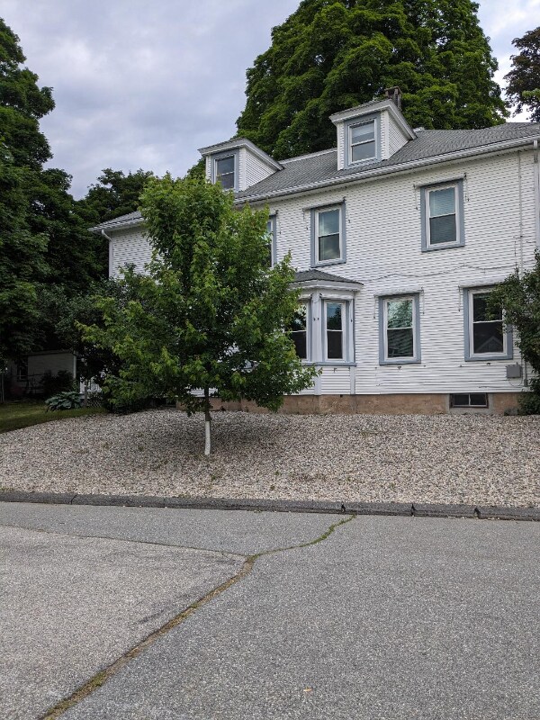 31 King St Townhome Townhome Rental in Putnam CT