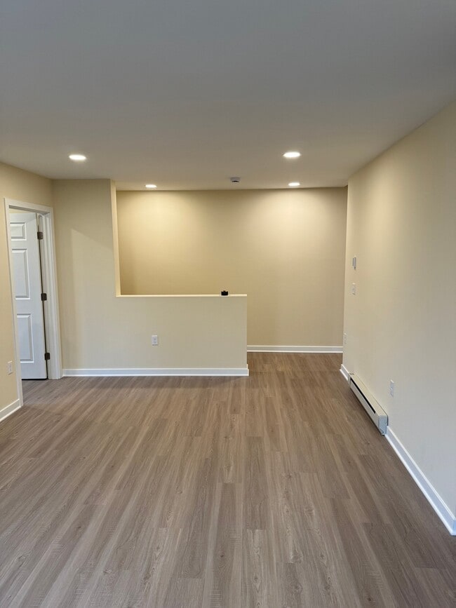 Photo - 135 E Ross St Unit 2nd Floor