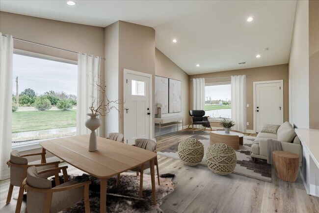 Photo - Edgewater Maxwell