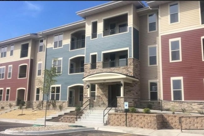 Primary Photo - Farwell Place Apartments
