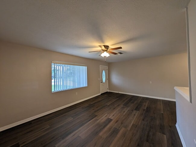 Photo - Lovely Renovated 2/1/1 in Beverly Hills