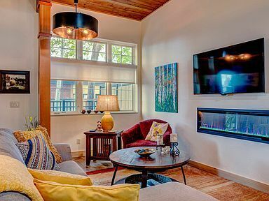 Photo - 1300 Burton St