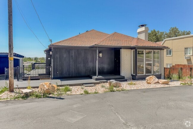 Building Photo - Modern 4-Bed, 2-Bath Home with Central Air...