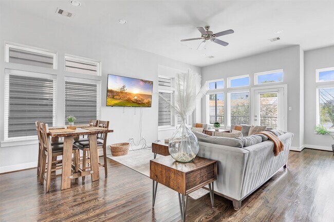 Photo - 1310 Roberts St