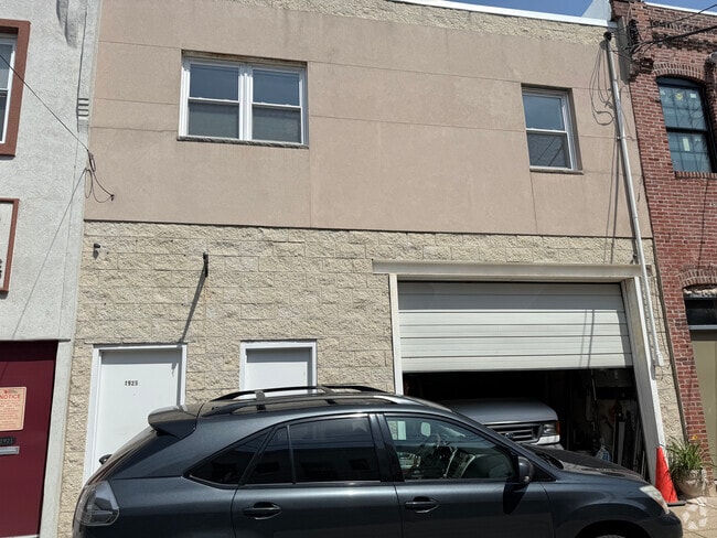 Building Photo - 1925 S Bancroft St Unit 2nd floor Rental