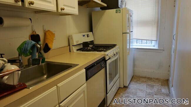 Building Photo - 26 Park Vale Ave Rental