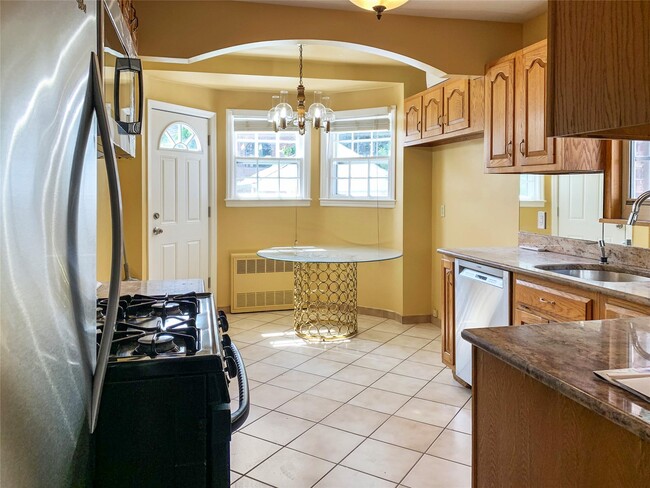 Photo - 65-20 181st St