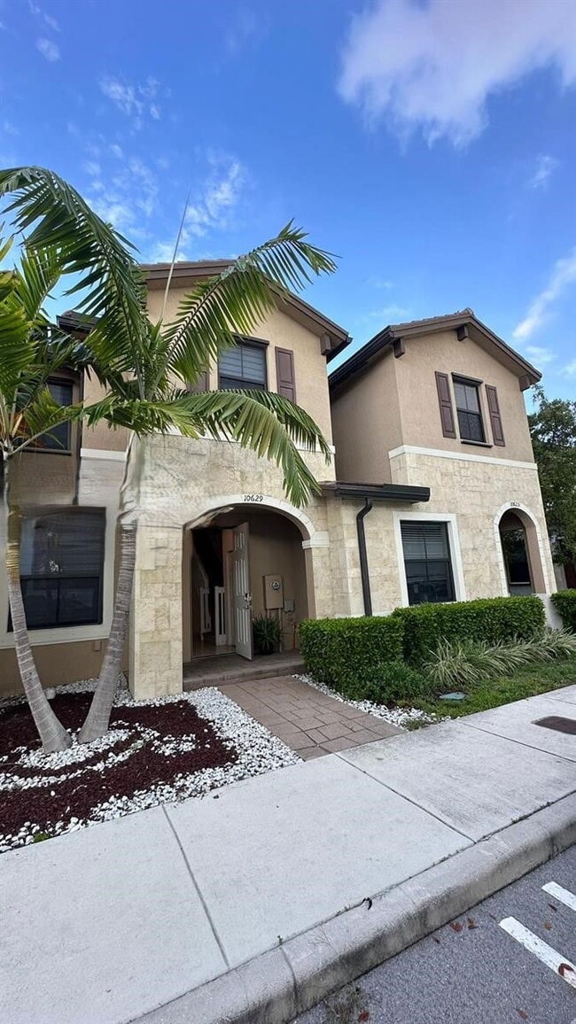 Photo - 10629 W 32nd Ln Townhome