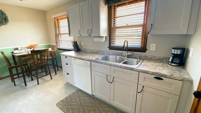 Photo - 7315 Able St NE