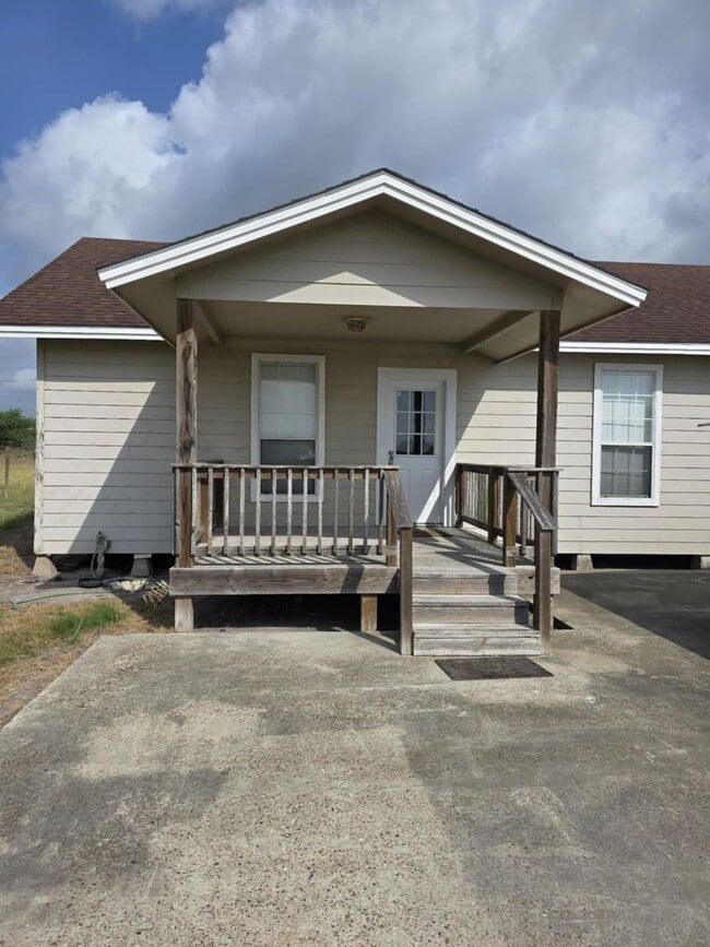 Cozy 2-Bedroom Home in Orange Grove! - Cozy 2-Bedroom Home in Orange Grove!