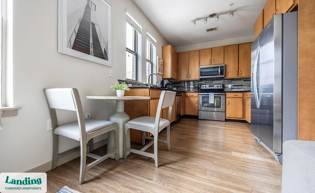 Photo - 1550 N Raleigh St Unidad W-426