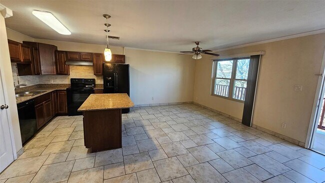 Photo - 170 Interstate Dr Unit A