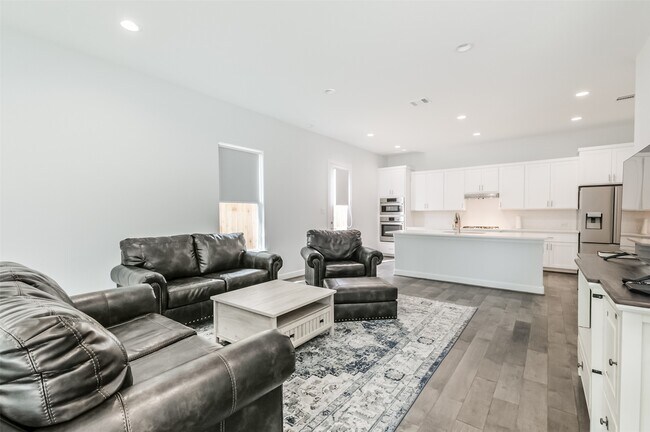 Photo - 307 Parker St