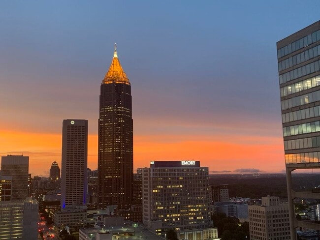 View from Balcony - 400 W Peachtree St NW Unidad 2514 Rental