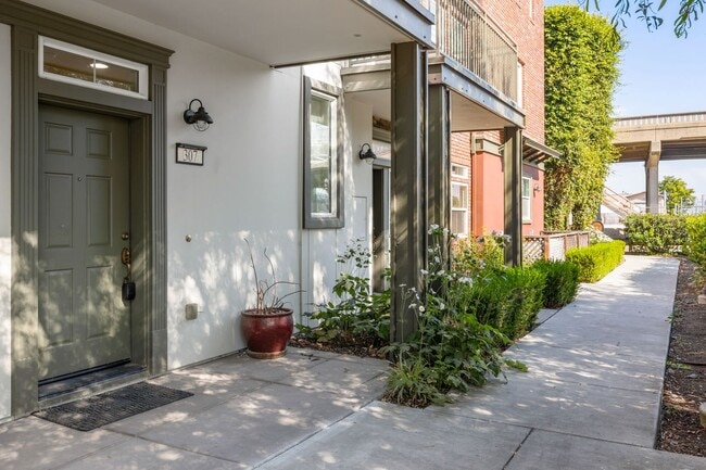 Photo - Modern Townhouse