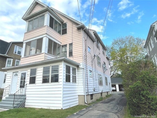Building Photo - 36 Oakwood Ave Unit First Floor