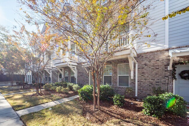 Photo - 4 Bedroom, 3.5 Bathroom Townhome in The Marshes at Cooper River - Charleston