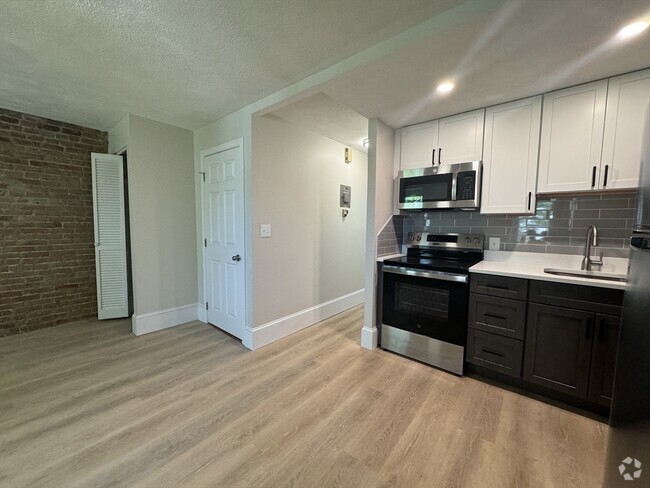 Building Photo - 685 E 7th St Unit 3 Rental