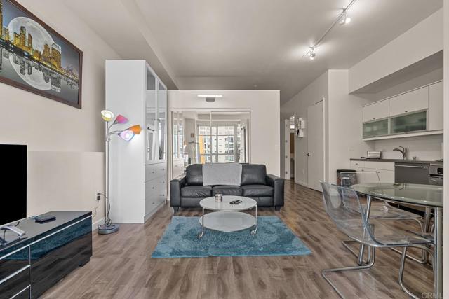 Photo - 350 W Ash St Unidad 1001